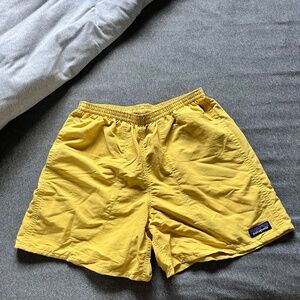 Patagonia 5" Men's Small Baggies (Surfer Yellow)
